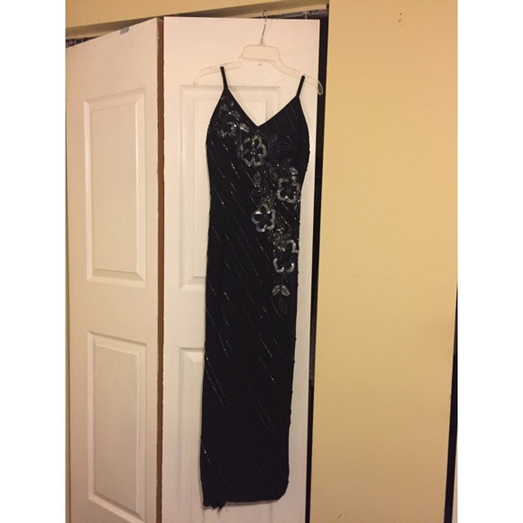 Evening dress - Picture 2 of 3